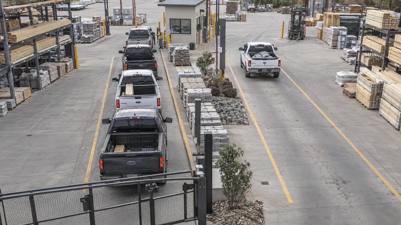 Fixed-camera view of queue by lane.